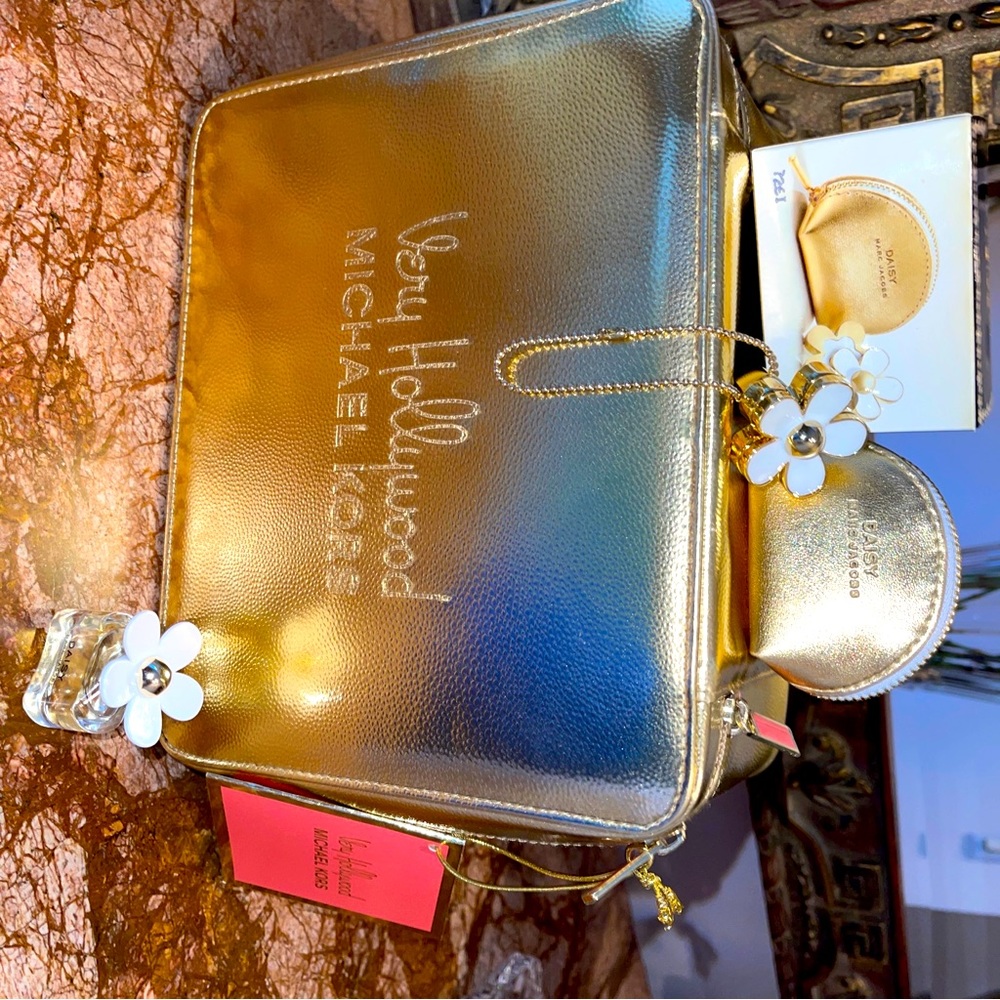 DAISY by Marc Jacobs Solid Perfume 0.75g Pendant RING And More.